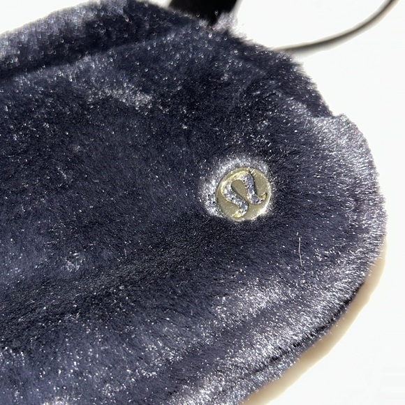 Lululemon Everywhere Belt Bag Plush Fleece - Picture 10 of 12